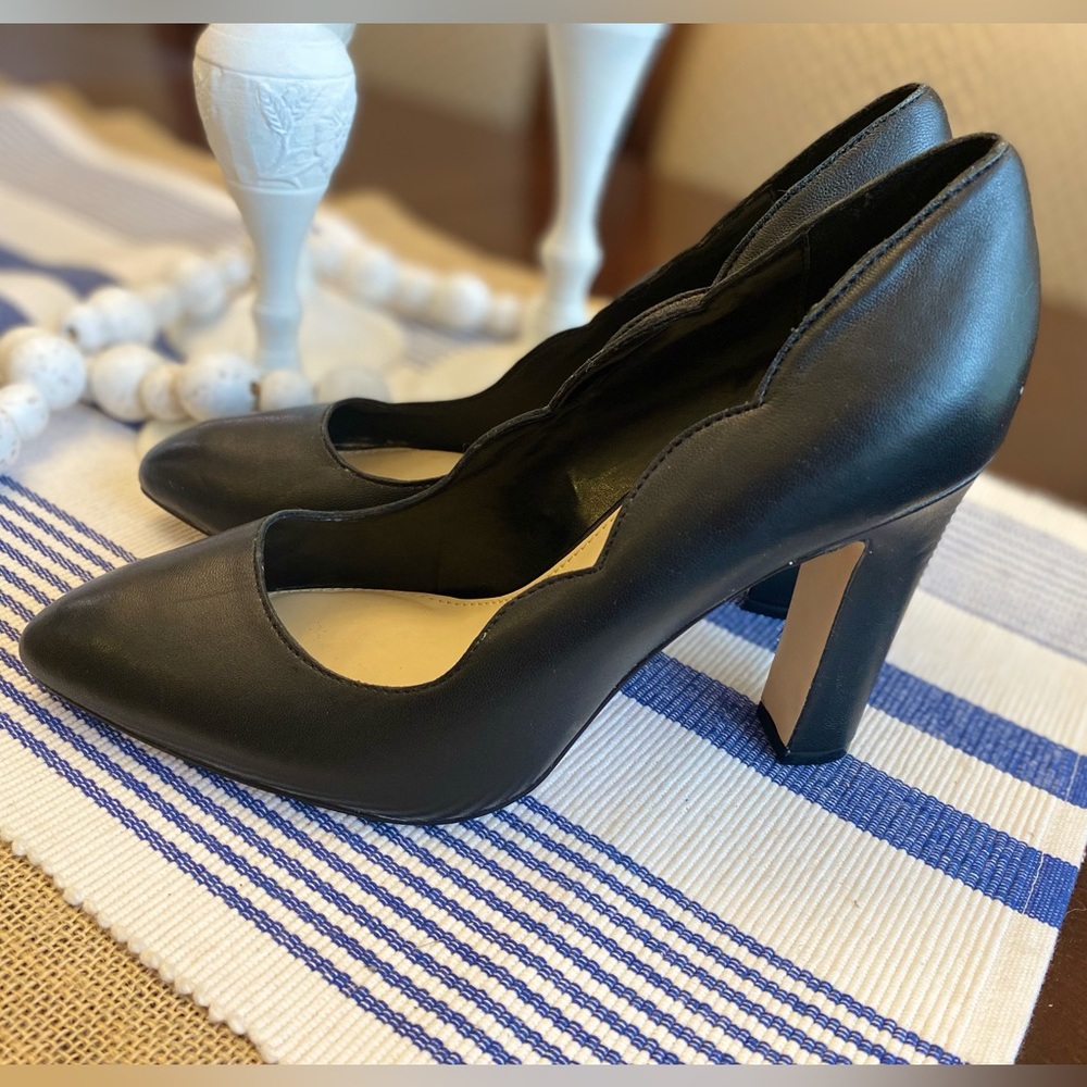 Saks Fifth Avenue Shandy Black Leather Heels Size 8.5